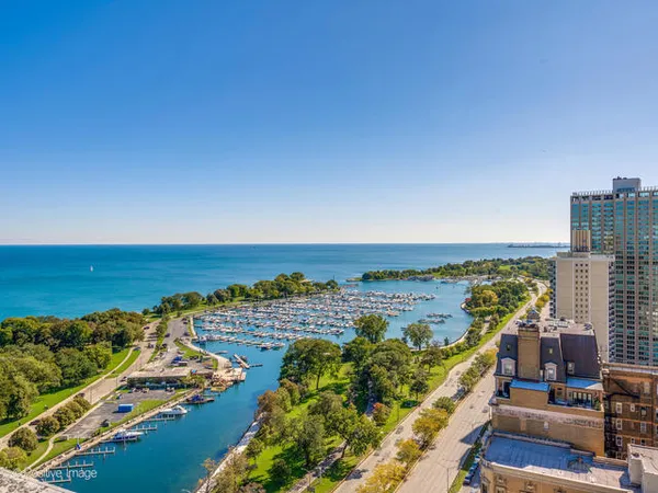 $344,900 | 3550 North Lake Shore Drive, Unit 806, Chicago, IL 60657