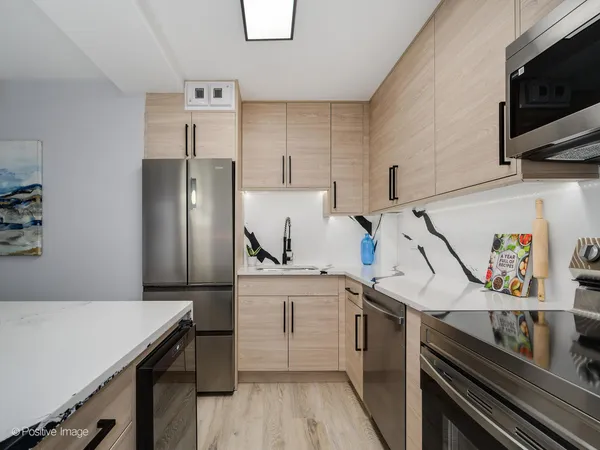 $344,900 | 3550 North Lake Shore Drive, Unit 806, Chicago, IL 60657