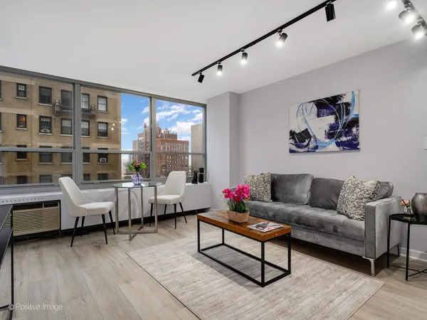 $344,900 | 3550 North Lake Shore Drive, Unit 806, Chicago, IL 60657