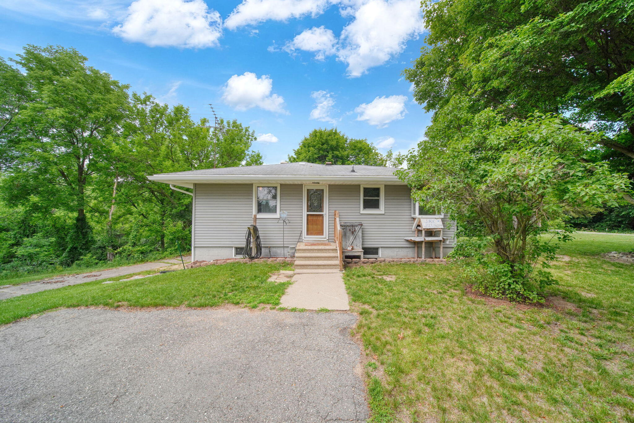 3930 Hoyer Road Jackson, MI 49201 - Photo 2 of 53 2
