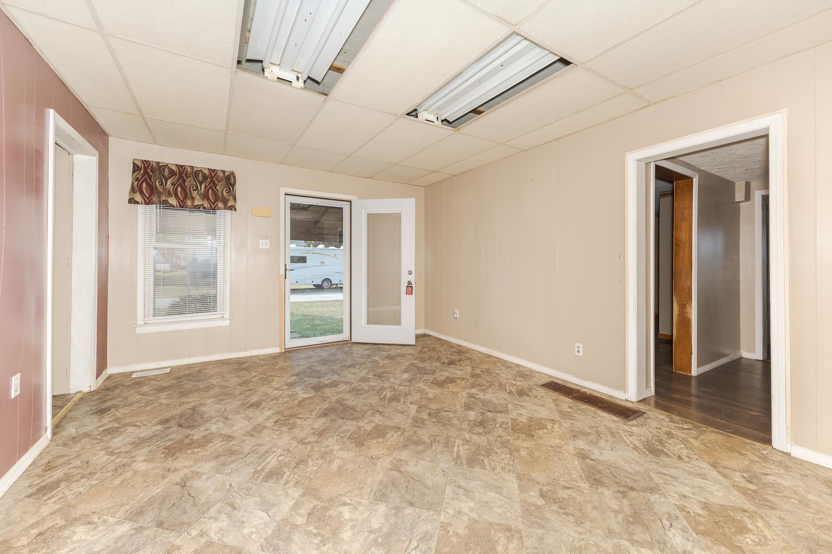 31439 2nd Street Chenoa, IL 61726 - Photo 7 of 34