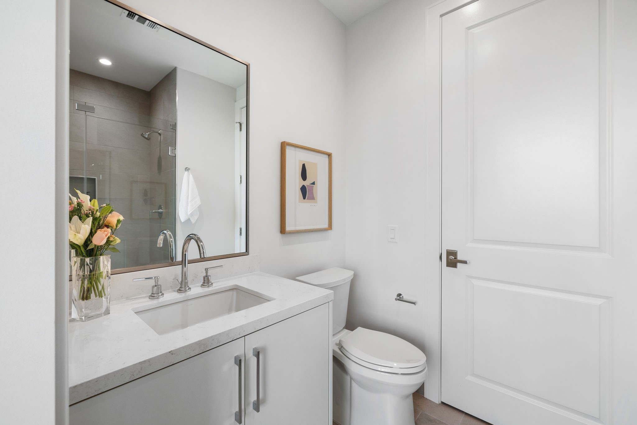 5656 San Felipe Street, Unit 1005 Houston, TX 77056 - Photo 15 of 33 En-suite guest bathroom features a frameless glass shower and closet.