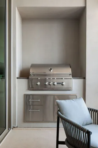 $2,045,000 | 5656 San Felipe Street, Unit 1005, Houston, TX 77056