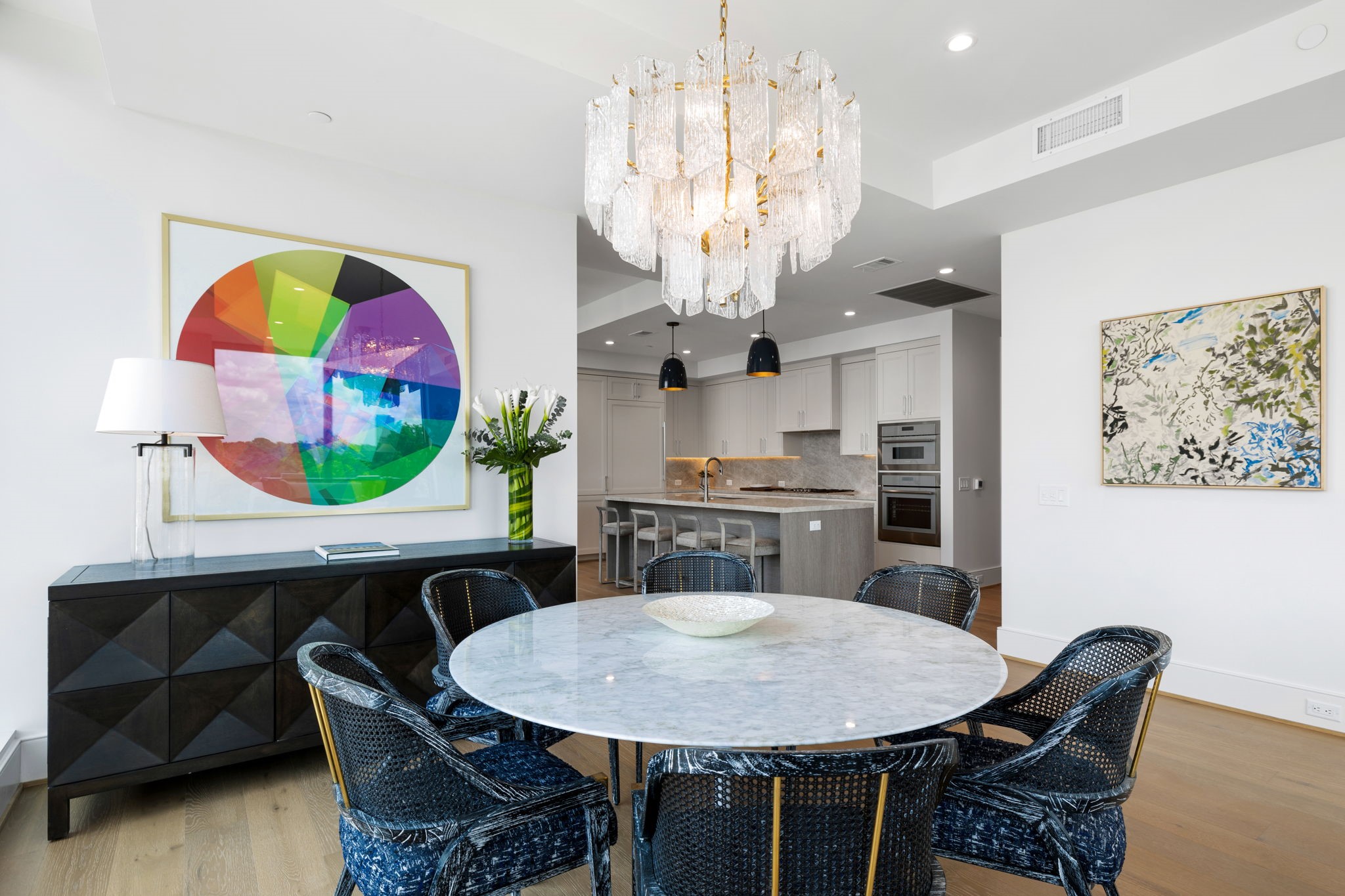 5656 San Felipe Street, Unit 1005 Houston, TX 77056 - Photo 2 of 33 The dining area so close to the kitchen helps to maximize the space and flow.