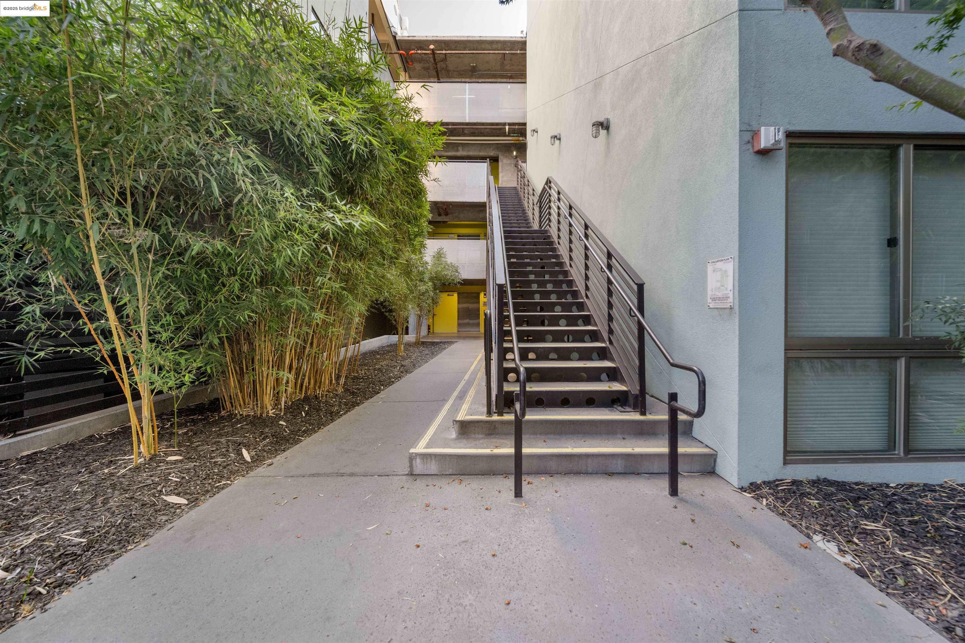 1201 Pine Street, Unit 363 Oakland, CA 94607 - Photo 21 of 25 a view of entryway