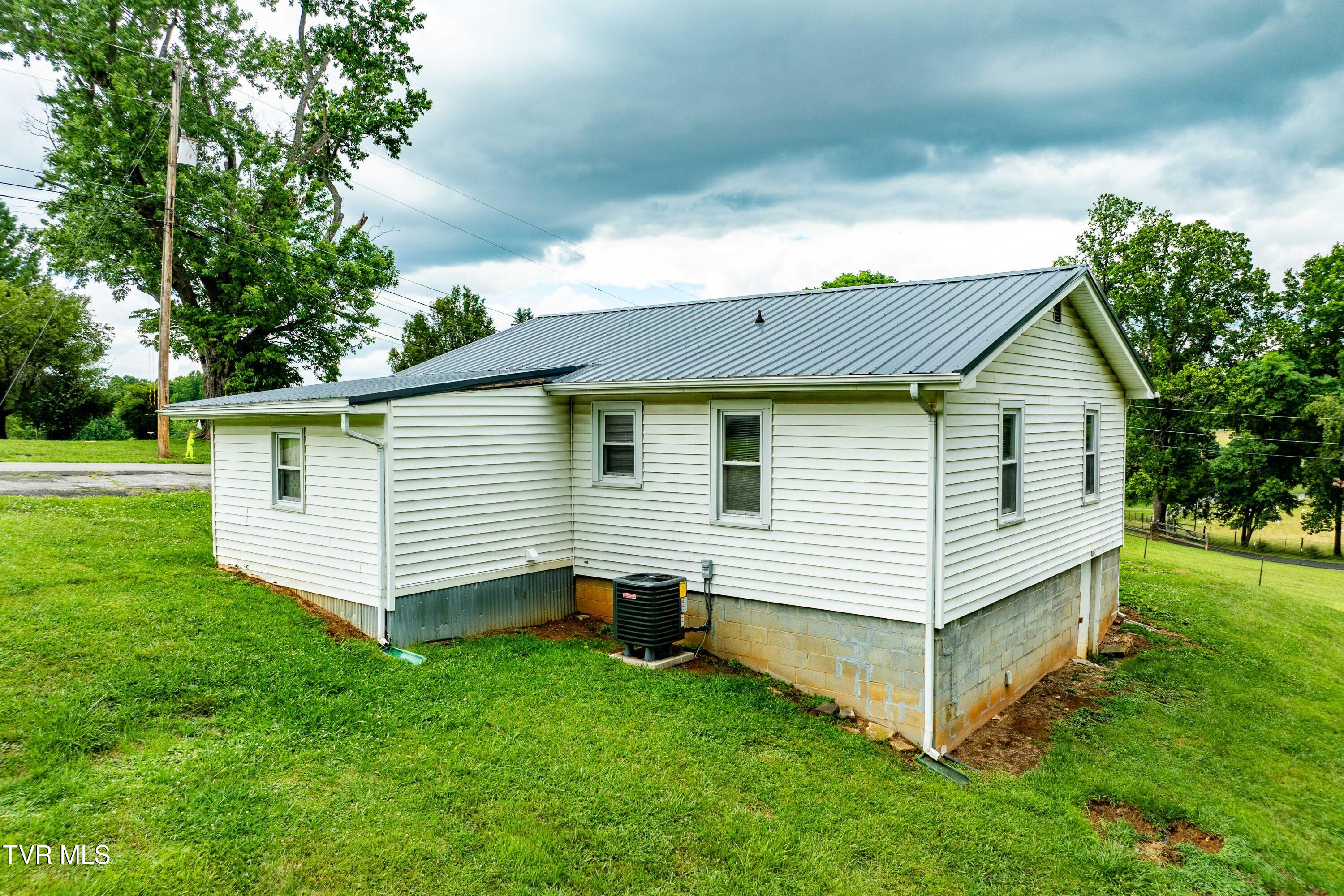 147 Fox Road Johnson City, TN 37601 - Photo 30 of 59 147 Fox road (17 of 59)