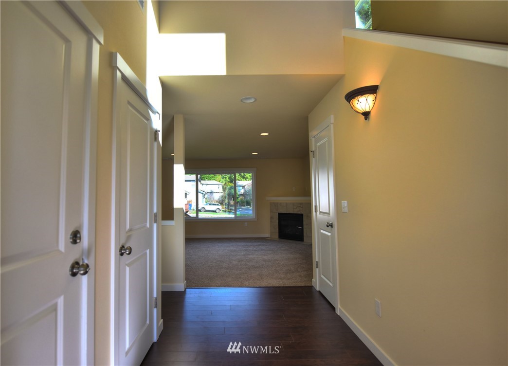 16912 3rd Avenue Southeast, Unit B Bothell, WA 98012 - Photo 3 of 20 Gallery Image 3