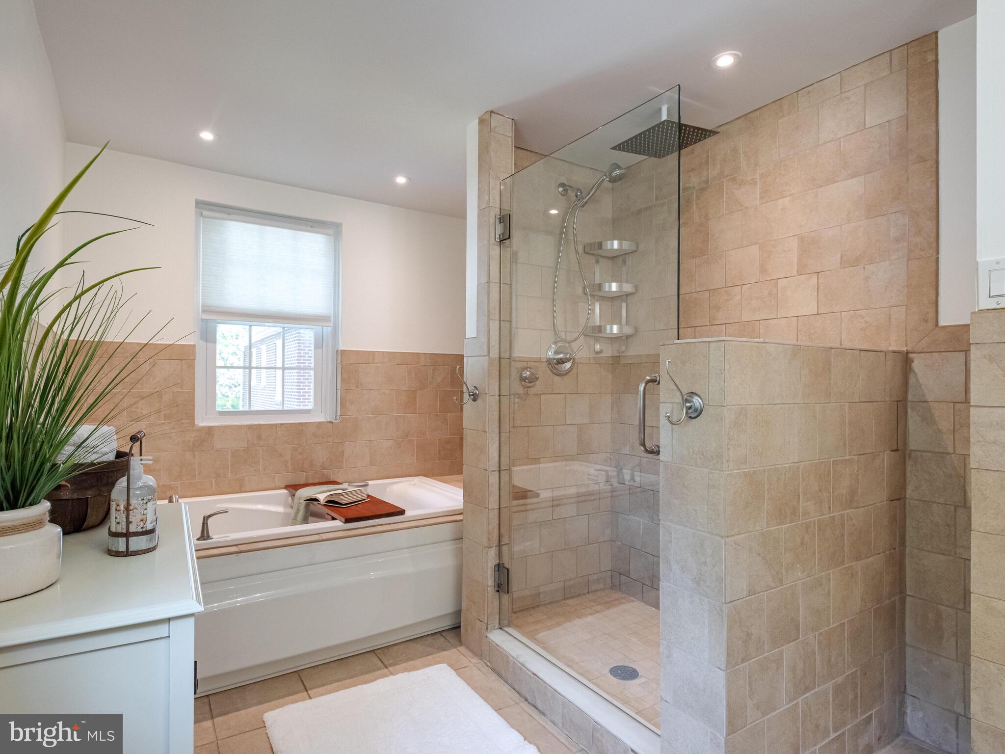8440 Pembrook Road Philadelphia, PA 19128 - Photo 24 of 34 Hall Bath