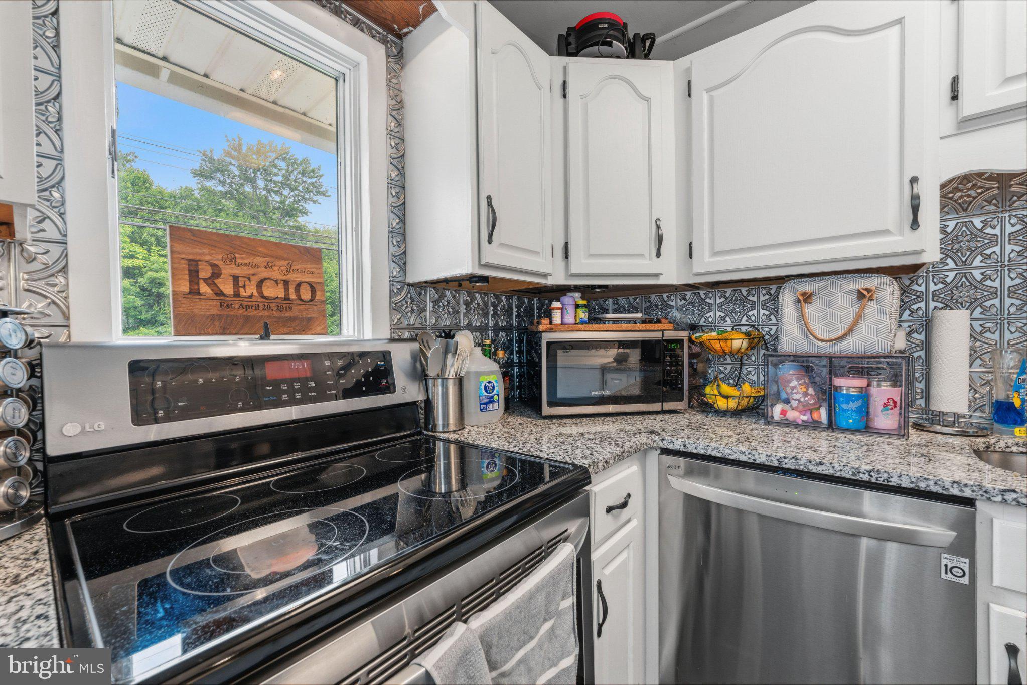 44 Quickset Road Levittown, PA 19057 - Photo 7 of 28 Charming kitchen with modern finishes.
