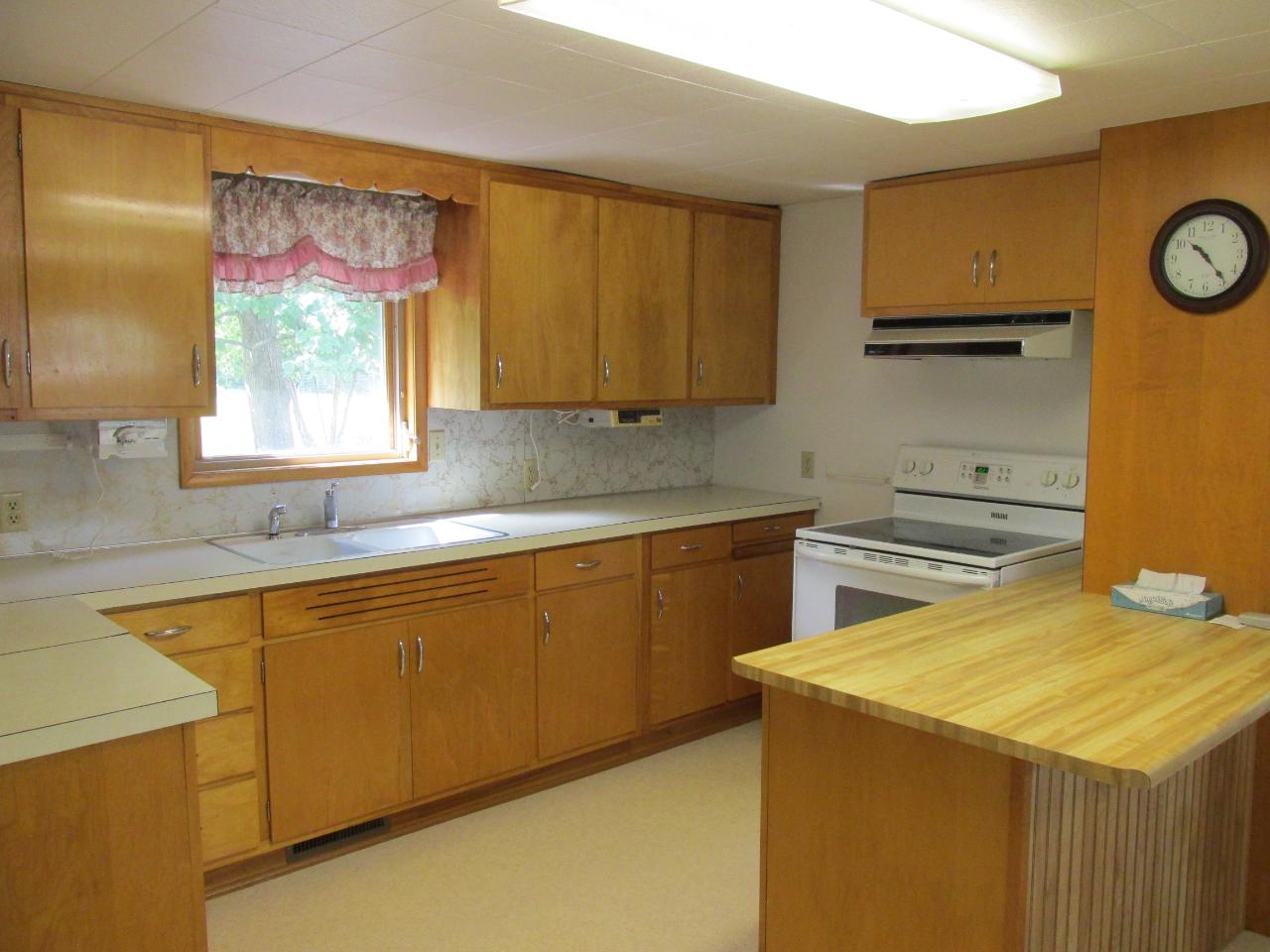 1217 Iverson Street Rhinelander, WI 54501 - Photo 3 of 28 Gallery Image 3