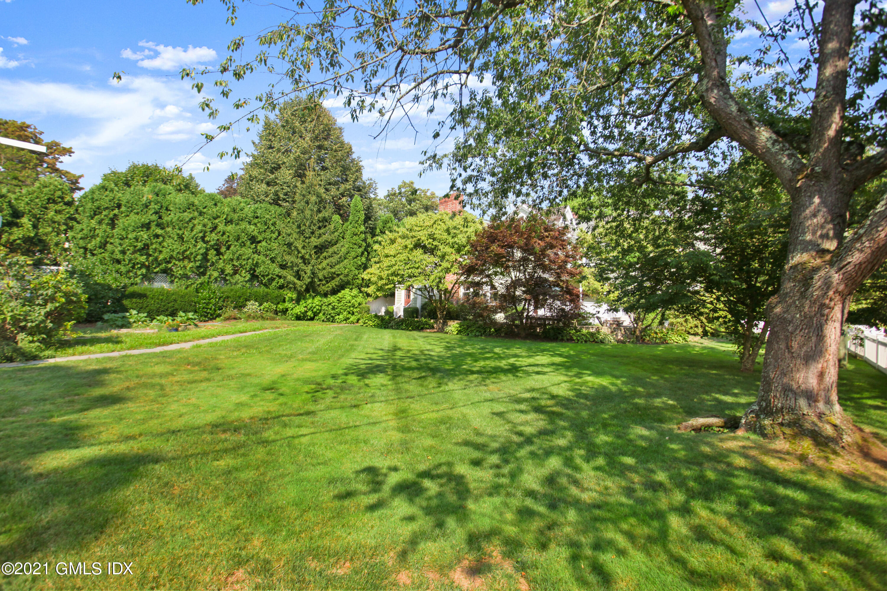 81 Shore Road Old Greenwich, CT 06870 - Photo 3 of 3 Level Yard