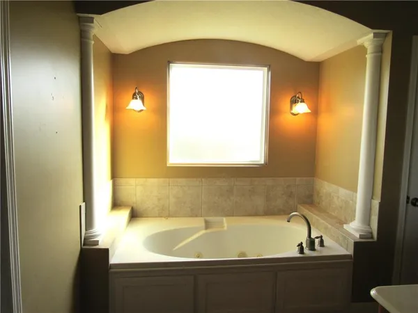 $375,000 | 3103 Krissy Bend, Harrisonville, MO 64701