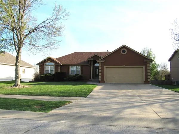 $375,000 | 3103 Krissy Bend, Harrisonville, MO 64701