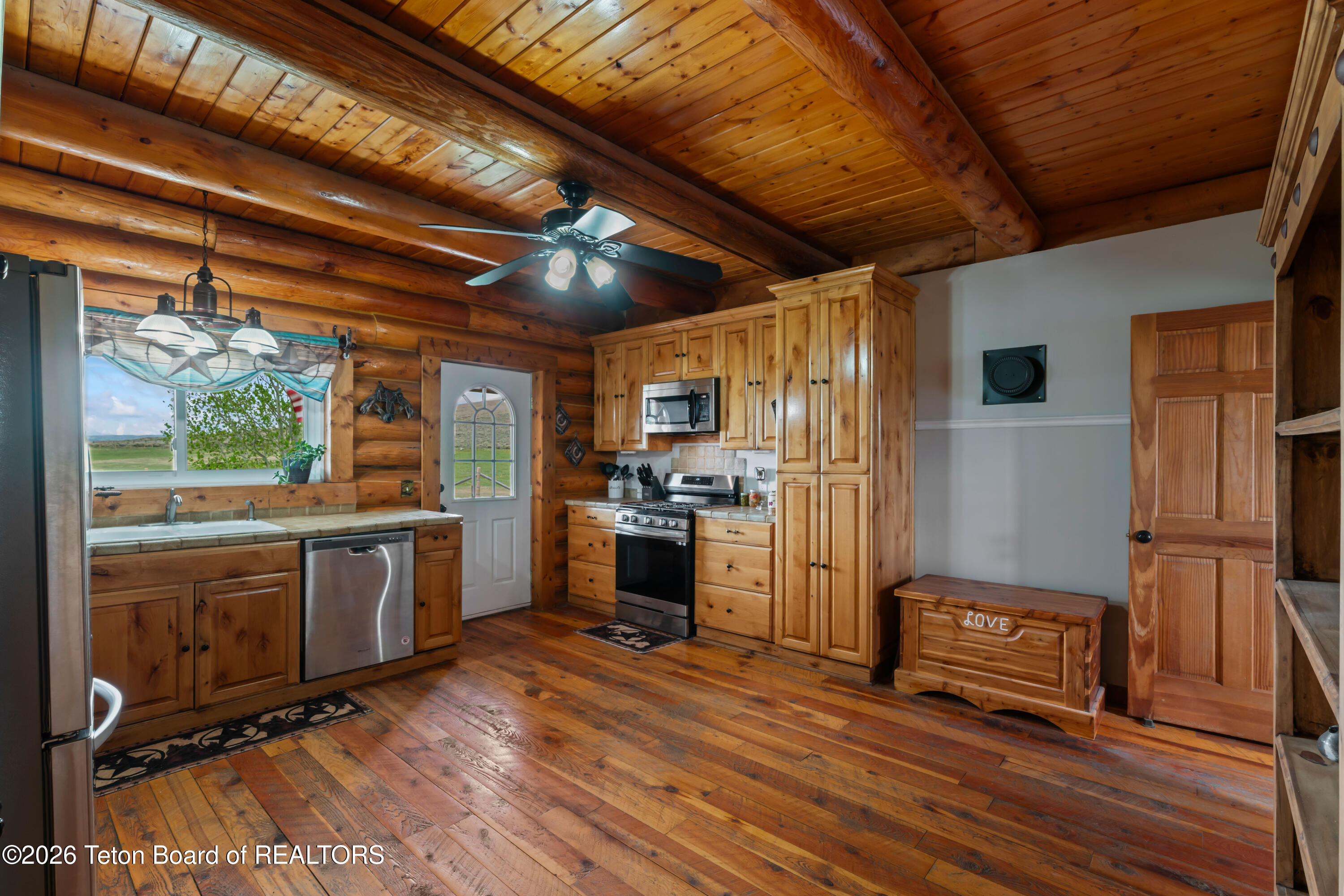 138-2 Forty Rod Road Pinedale, WY 82941 - Photo 20 of 77 20260529-DSC07320