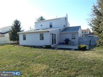 89 Chilton Road Langhorne, PA 19047 - Photo 9 of 11 Exterior Back