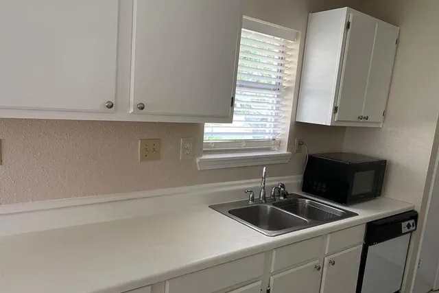 $1,500 | 1430 Kenforest Drive, Missouri City, TX 77489