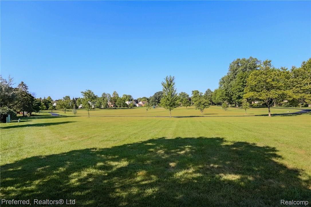 36133 Johnstown Road Farmington, MI 48335 - Photo 46 of 49 47IMG_5954.jpg
