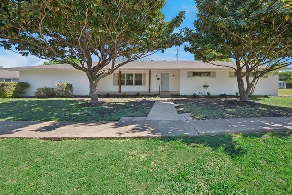 $2,350 | 202 Joe White Street, Rockwall, TX 75087