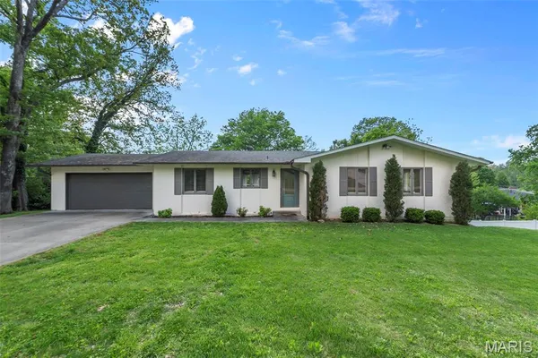 $359,000 | 1107 South Shawnee Boulevard, Jackson, MO 63755