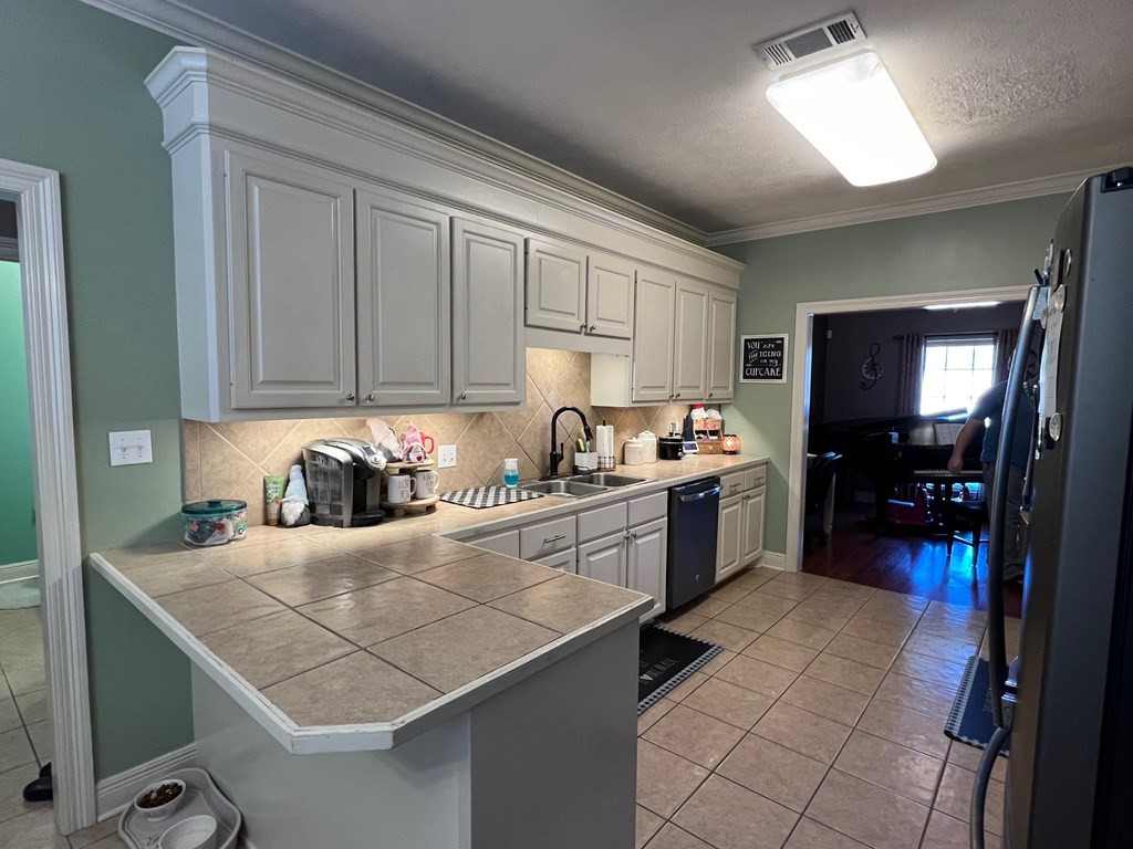 1005 Deer Ridge Road McComb, MS 39648 - Photo 11 of 36 Kitchen to dining room