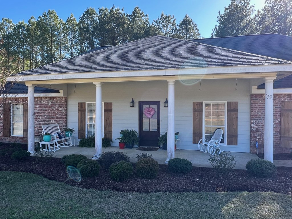 1005 Deer Ridge Road McComb, MS 39648 - Photo 3 of 36 Front porch & landscaping