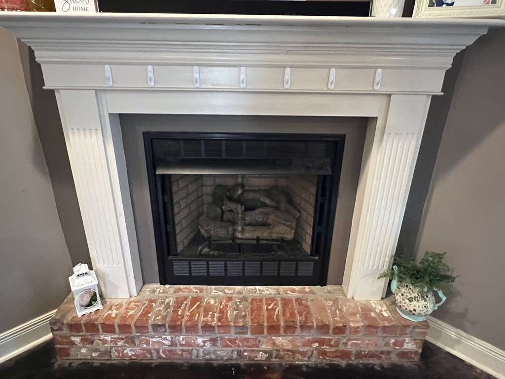 1005 Deer Ridge Road McComb, MS 39648 - Photo 7 of 36 Gas log fireplace