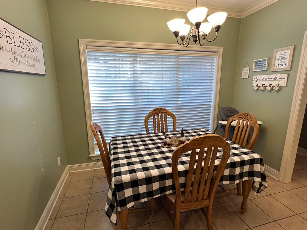 1005 Deer Ridge Road McComb, MS 39648 - Photo 10 of 36 Breakfast area