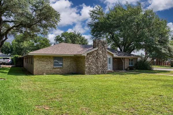 $385,000 | 4501 Trowbridge Drive, Arlington, TX 76013