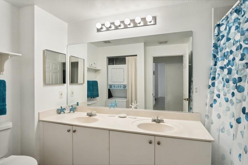 4822 Chancellor Drive, Unit 13 Jupiter, FL 33458 - Photo 14 of 20 BATHROOM