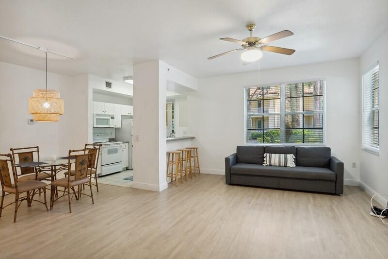 4822 Chancellor Drive, Unit 13 Jupiter, FL 33458 - Photo 4 of 20 LIVING/DINING AREA
