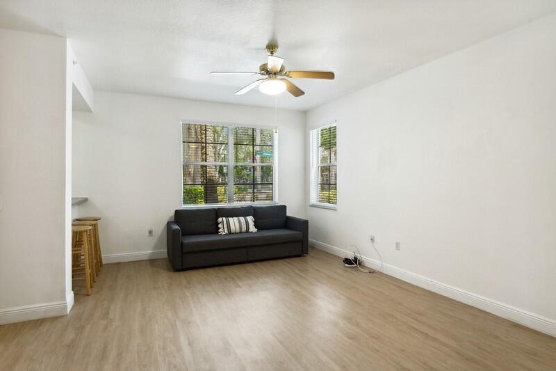 4822 Chancellor Drive, Unit 13 Jupiter, FL 33458 - Photo 5 of 20 LIVING ROOM