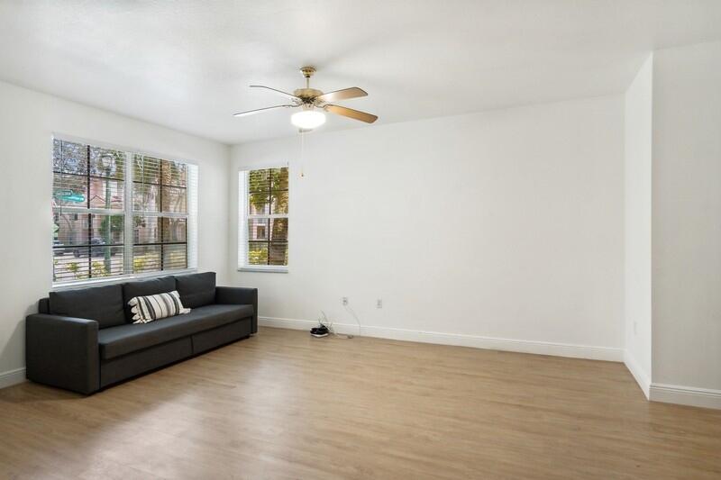 4822 Chancellor Drive, Unit 13 Jupiter, FL 33458 - Photo 6 of 20 LIVING ROOM