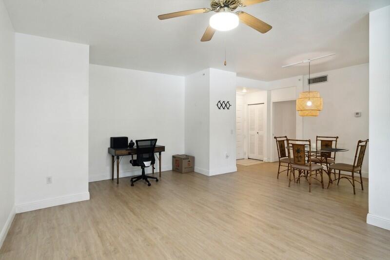 4822 Chancellor Drive, Unit 13 Jupiter, FL 33458 - Photo 7 of 20 LIVING/DINING AREA