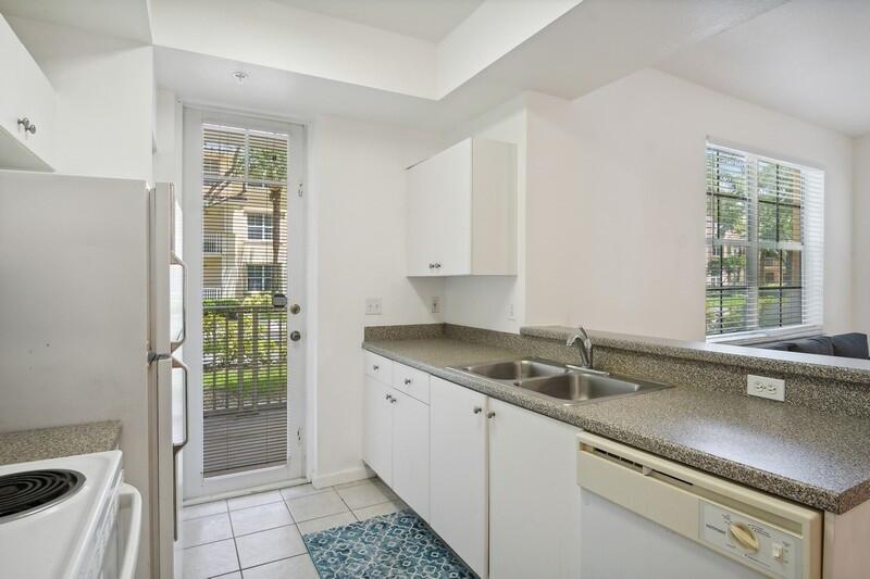 4822 Chancellor Drive, Unit 13 Jupiter, FL 33458 - Photo 10 of 20 KITCHEN