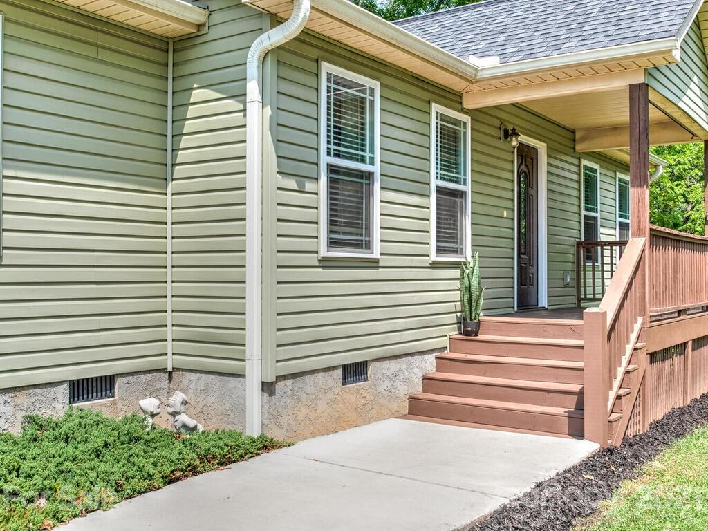780 Monte Vista Road Candler, NC 28715 - Photo 3 of 37 Gallery Image 3