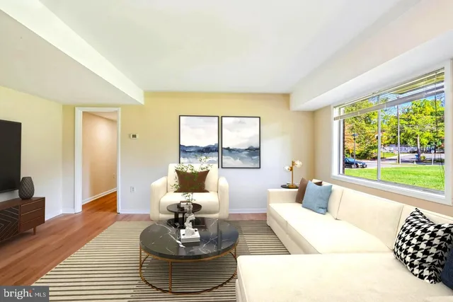 $2,145 | 10601 Weymouth Street, Unit 4, Bethesda, MD 20814