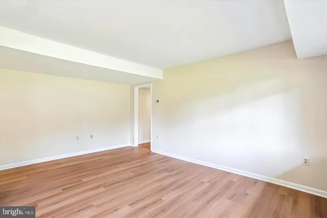 $2,145 | 10601 Weymouth Street, Unit 4, Bethesda, MD 20814