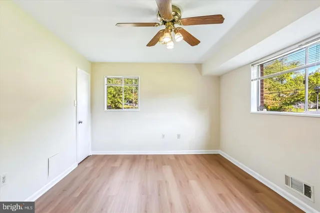 $2,145 | 10601 Weymouth Street, Unit 4, Bethesda, MD 20814