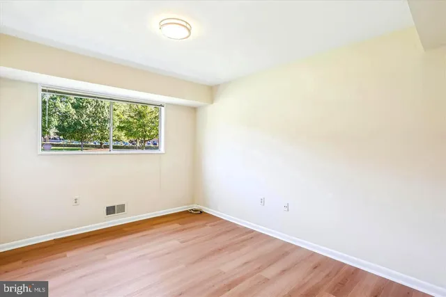 $2,145 | 10601 Weymouth Street, Unit 4, Bethesda, MD 20814