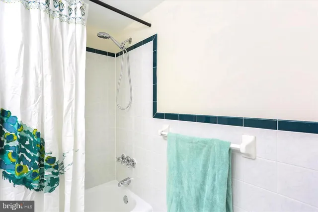 $2,145 | 10601 Weymouth Street, Unit 4, Bethesda, MD 20814