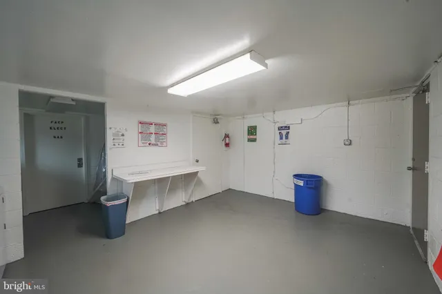 $2,145 | 10601 Weymouth Street, Unit 4, Bethesda, MD 20814