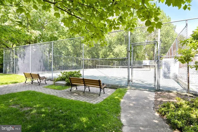 $2,145 | 10601 Weymouth Street, Unit 4, Bethesda, MD 20814