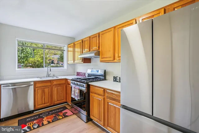 $2,145 | 10601 Weymouth Street, Unit 4, Bethesda, MD 20814