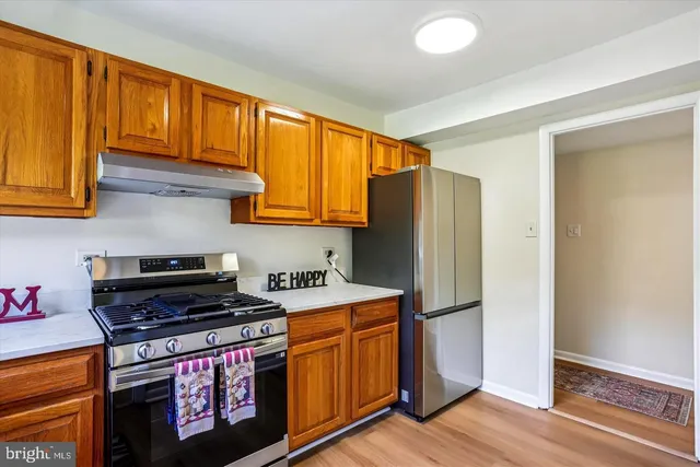 $2,145 | 10601 Weymouth Street, Unit 4, Bethesda, MD 20814