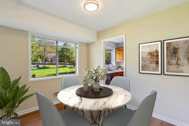 $2,145 | 10601 Weymouth Street, Unit 4, Bethesda, MD 20814