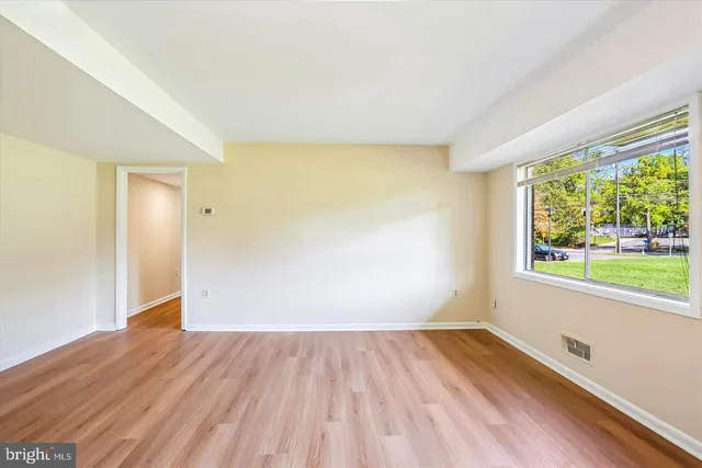 $2,145 | 10601 Weymouth Street, Unit 4, Bethesda, MD 20814