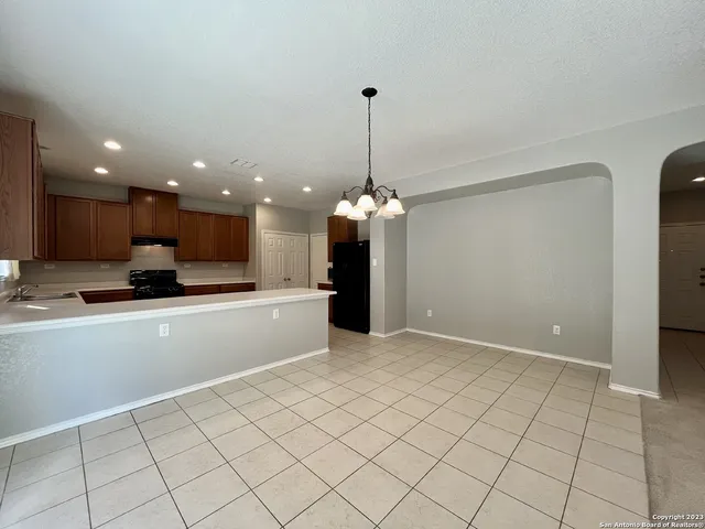 $2,375 | 2830 Zurich, San Antonio, TX 78230