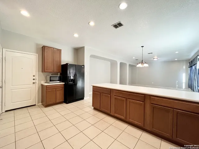 $2,375 | 2830 Zurich, San Antonio, TX 78230
