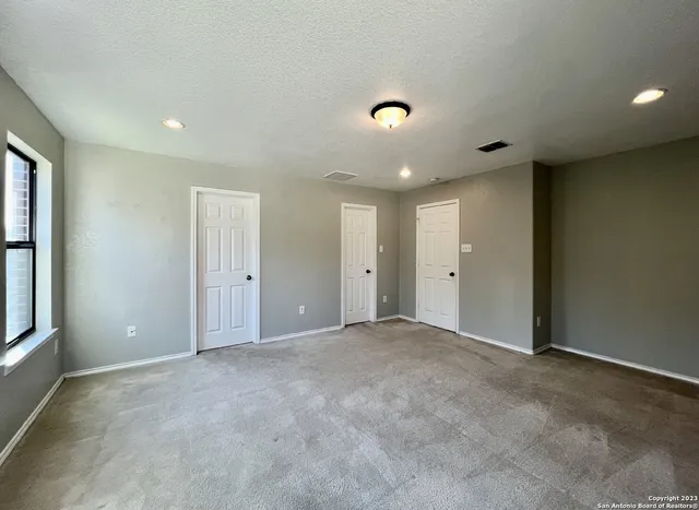 $2,375 | 2830 Zurich, San Antonio, TX 78230