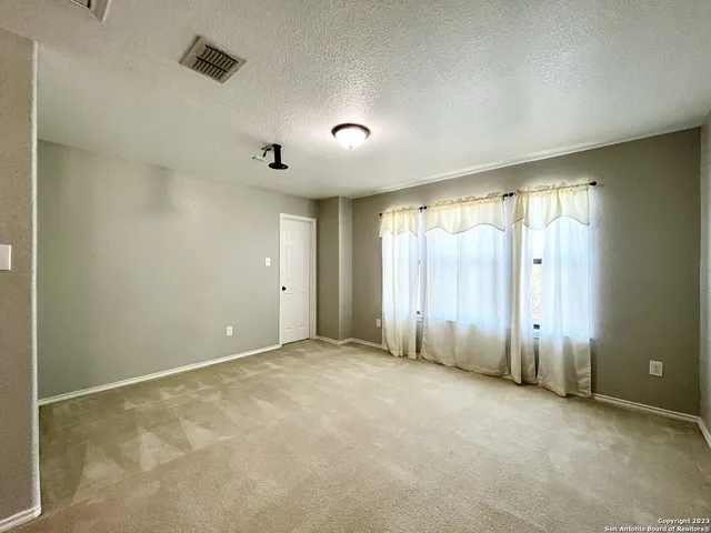 $2,375 | 2830 Zurich, San Antonio, TX 78230